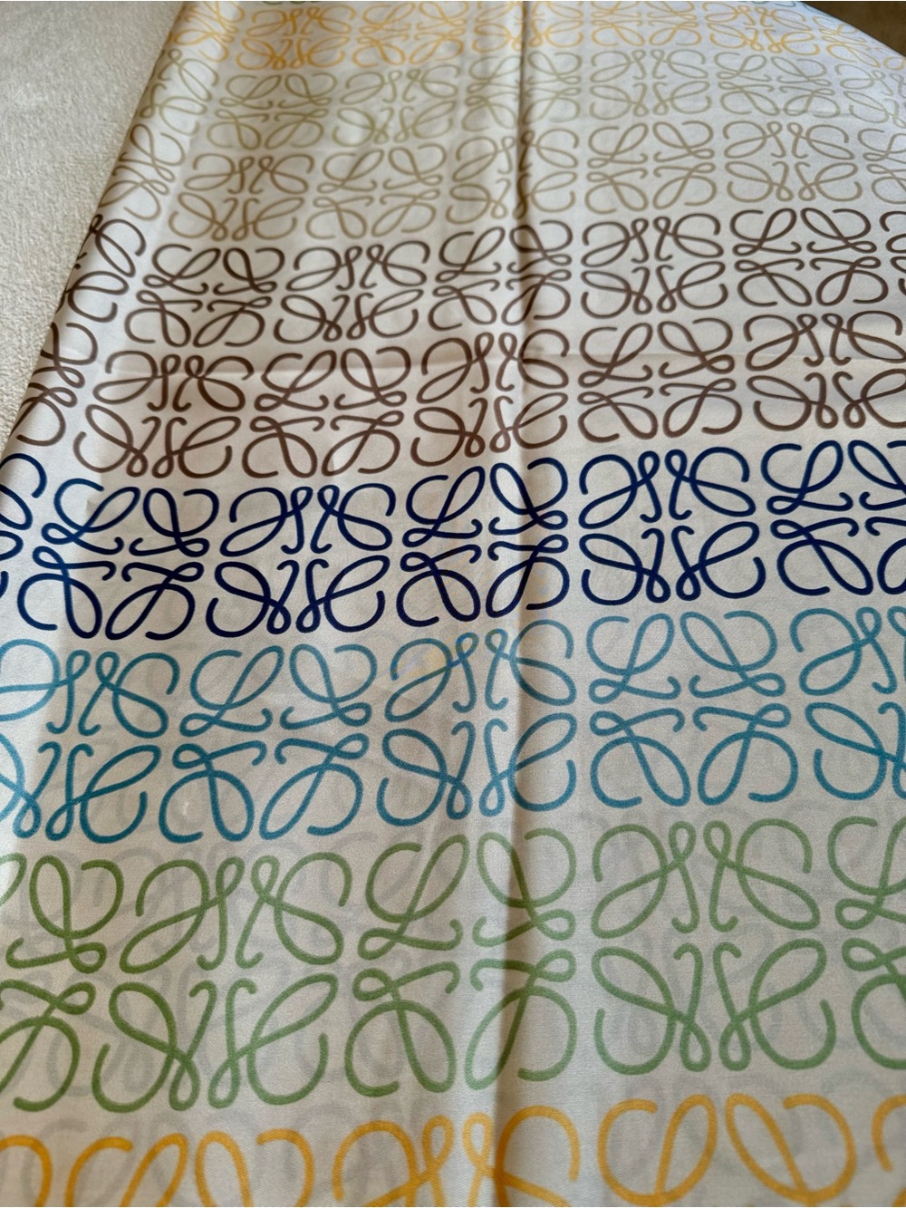 ⚜️Loewe⚜️ Cream / Off White Scarf with Multicolored Anagram Pattern - Picture 10 of 12